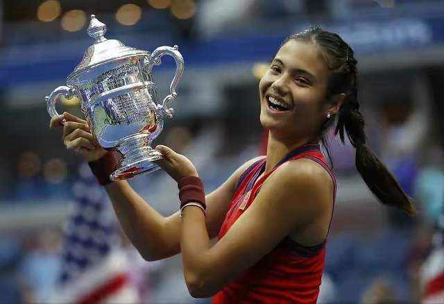 抱与笑容却 抱与笑容却